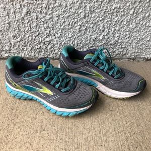 Brooks Sneakers